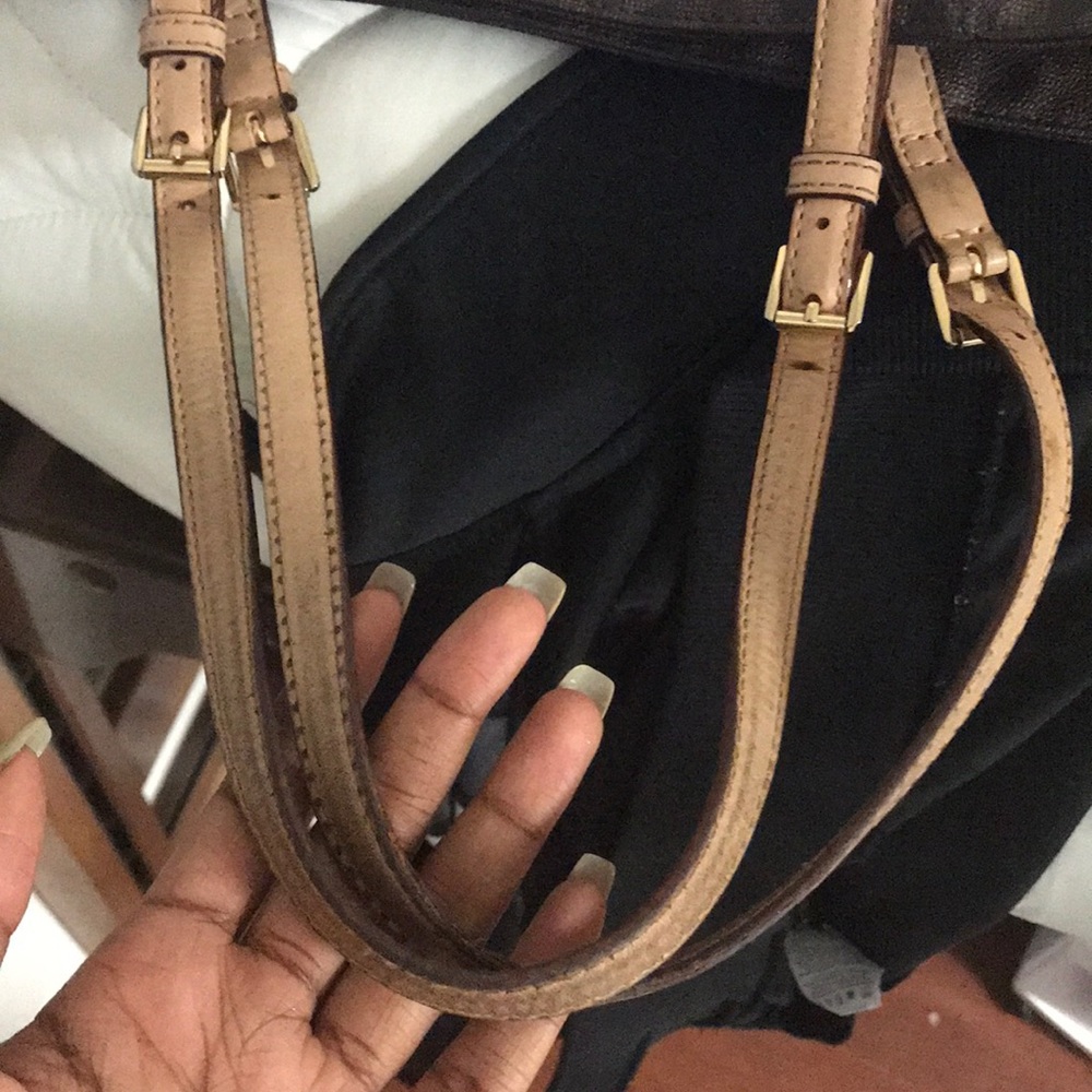 Medium sized Michael Kors Purse - Picture 4 of 6